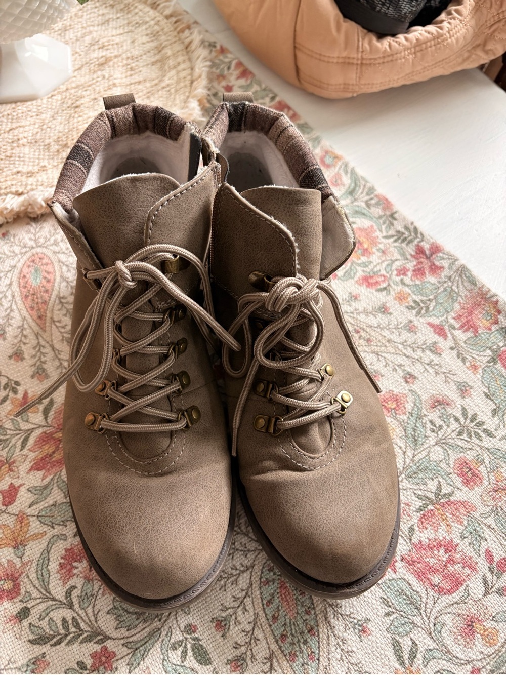 Sporto Taupe Lace-Up Hiker Boots